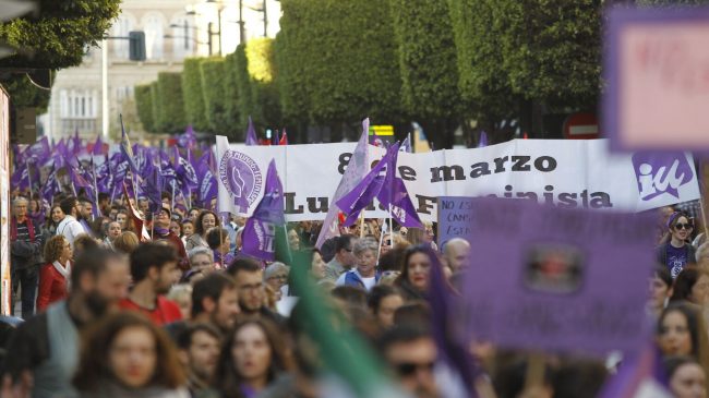 Almeria-bana-morado-eliminar-machismo 1444366491 118265959 1536x1024