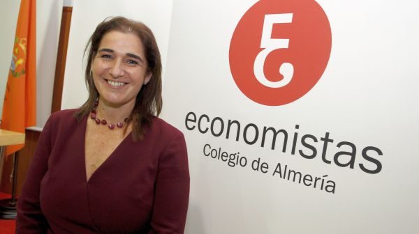 Ana-Moreno-decana-Colegio-Economistas-Almería