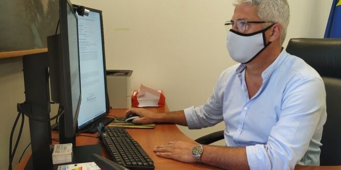 Huercal-Ismael-Torres-habilita-telematico 1498360402 125310773 667x375