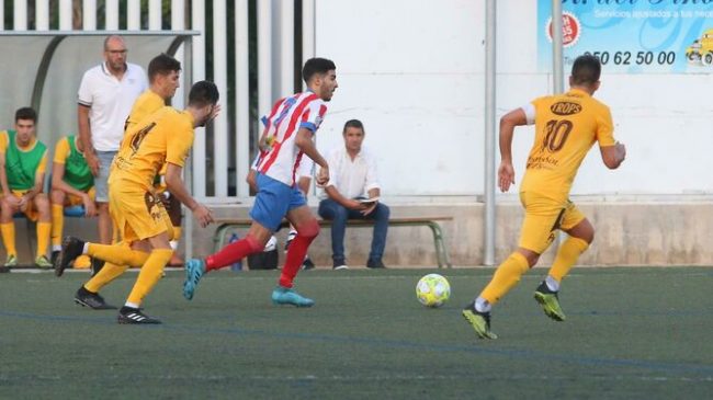 jugador-rojiblanco-conduce-esferico 1385272160 104180363 667x375