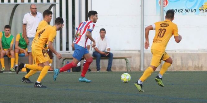 jugador-rojiblanco-conduce-esferico 1385272160 104180363 667x375