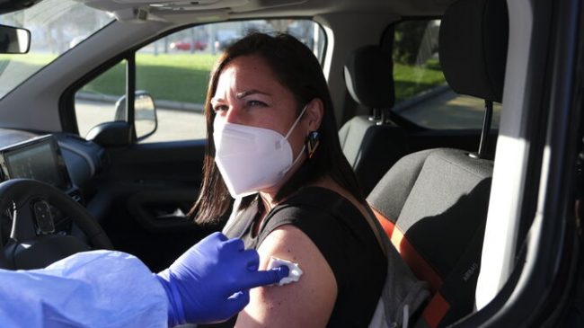 vacunadas-recibido-dosis-coche 1549655762 134601472 667x375