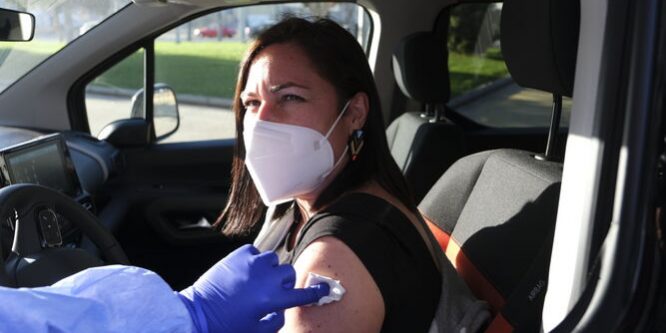 vacunadas-recibido-dosis-coche 1549655762 134601472 667x375