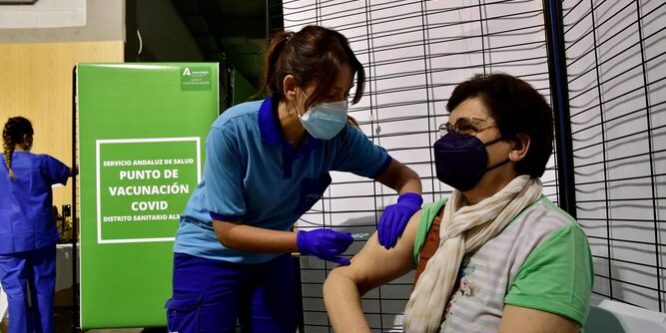 Imagen-archivo-vacunacion-Almeria 1568553252 137651271 667x375