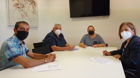 WhatsApp Image 2021-06-04 at 16.41.40 Firma Convenio Asperger