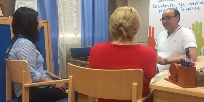 afectadas-reciben-prevenir-recaida-enfermedades 1270082984 87704203 667x375 Alal Atención Psicosocial