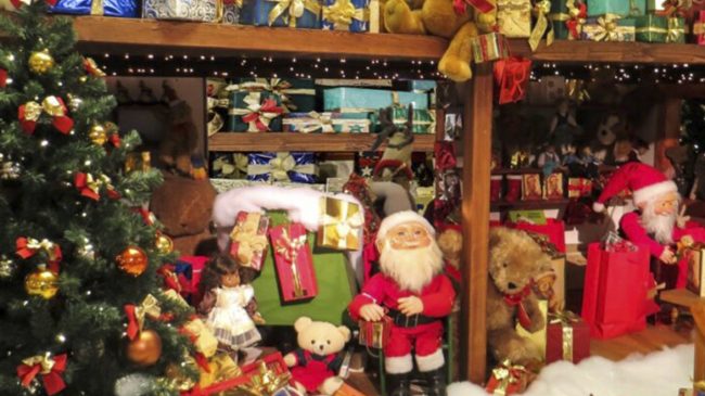 Una juguetería en Navidad Una juguetería en Navidad