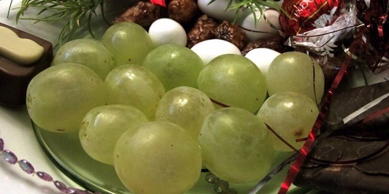 Las 12 uvas de la suerte Tradiciones de Fin de Año