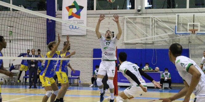 Jugada-ataque-Unicaja-Guaguas 1675343498 156437306 667x375