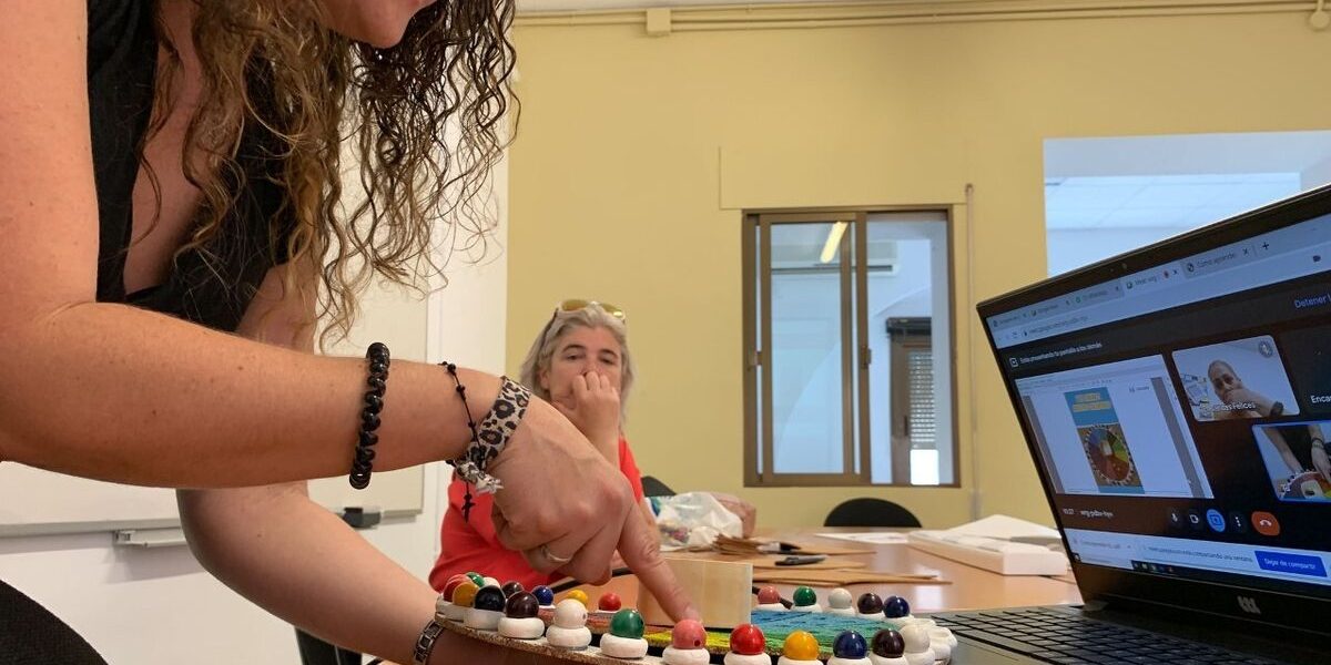 Materiales-profesionales-trabajan-ninos 1705040185 163105541 1200x675