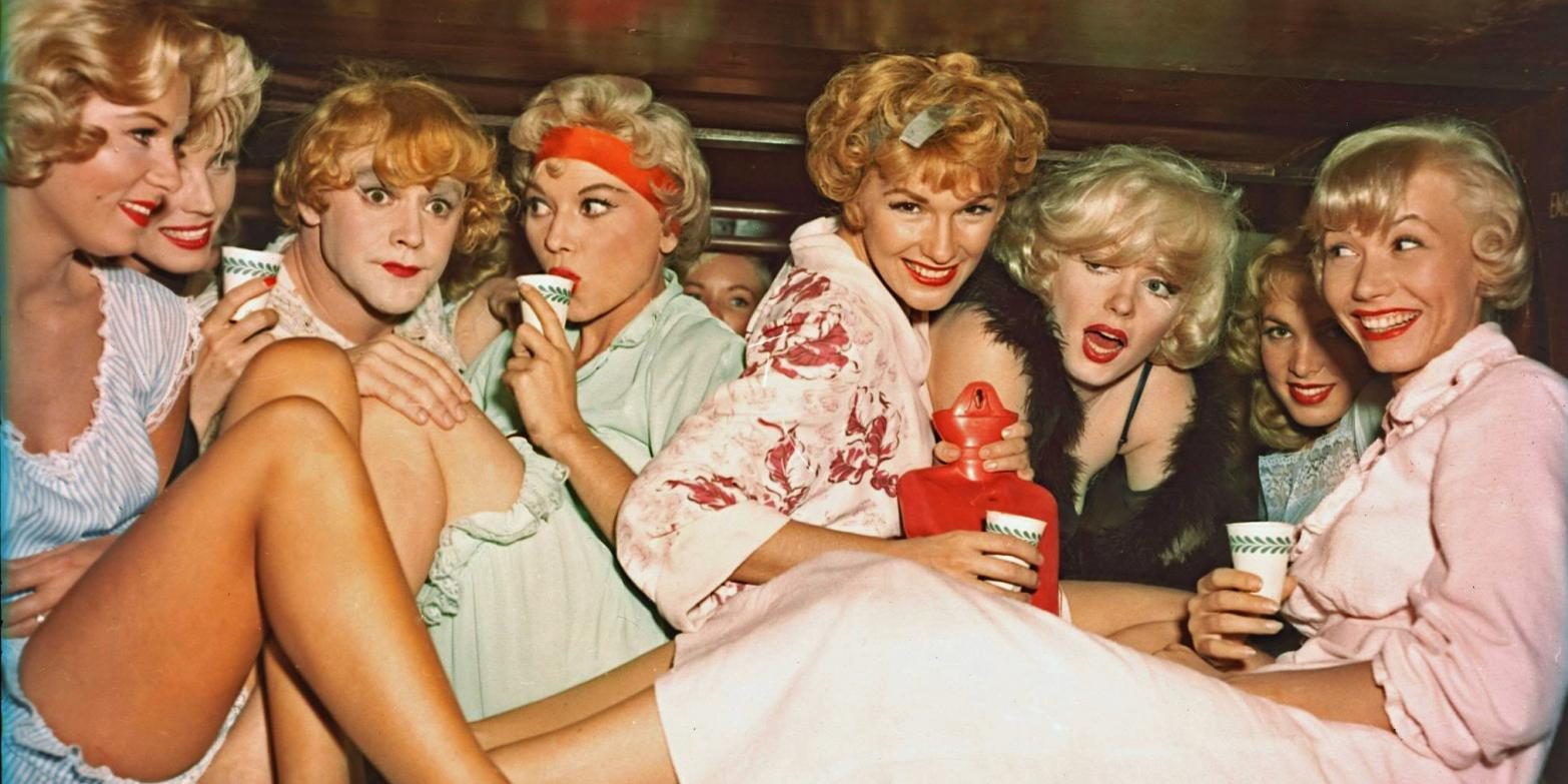 Con faldas y a lo loco-525903927-large