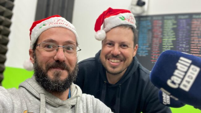 WhatsApp Image 2023-12-13 at 21.39.53 (1) "Games & Bits" es un auténtico crossover que abarca desde los GOTYs hasta los mejores libros y parques temáticos. Es un espacio donde la actualidad del Décimo Arte cobra vida en un tono desenfadado y divertido. Con Bibi Ruiz de Creative Future Games y Joaquín de la Casa, conocido como "El Entendío" de Arcade Bits, exploramos el Universo Videojueguil como nunca antes. Cada episodio es una experiencia envolvente que te sumerge en lo último del mundo de los videojuegos, ofreciendo análisis, debates y curiosidades sobre los títulos más destacados, literatura relacionada y hasta destinos temáticos. Bibi y Joaquín lideran este viaje por el entretenimiento digital, invitándote a disfrutar de una perspectiva fresca y emocionante del universo de los videojuegos.