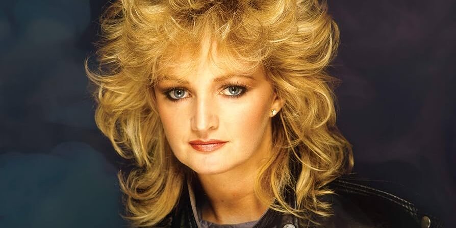 bonnie tyler Pocas artistas pueden presumir de un legado artístico tan extenso y de tener éxitos tan icónicos como 'It's A Heartache', 'Total Eclipse Of The Heart' o 'Holding Out For A Hero', que siguen vigentes generación tras generación. En total, la ilustre galesa ha vendido más de ochenta millones de discos durante una larga carrera que no parece dispuesta a abandonar. Ahora, a sus 70 años, Bonnie Tyler sigue en activo y con una energía y una actitud rockera a prueba de bombas. Larga vida, Bonnie, God save your heart.