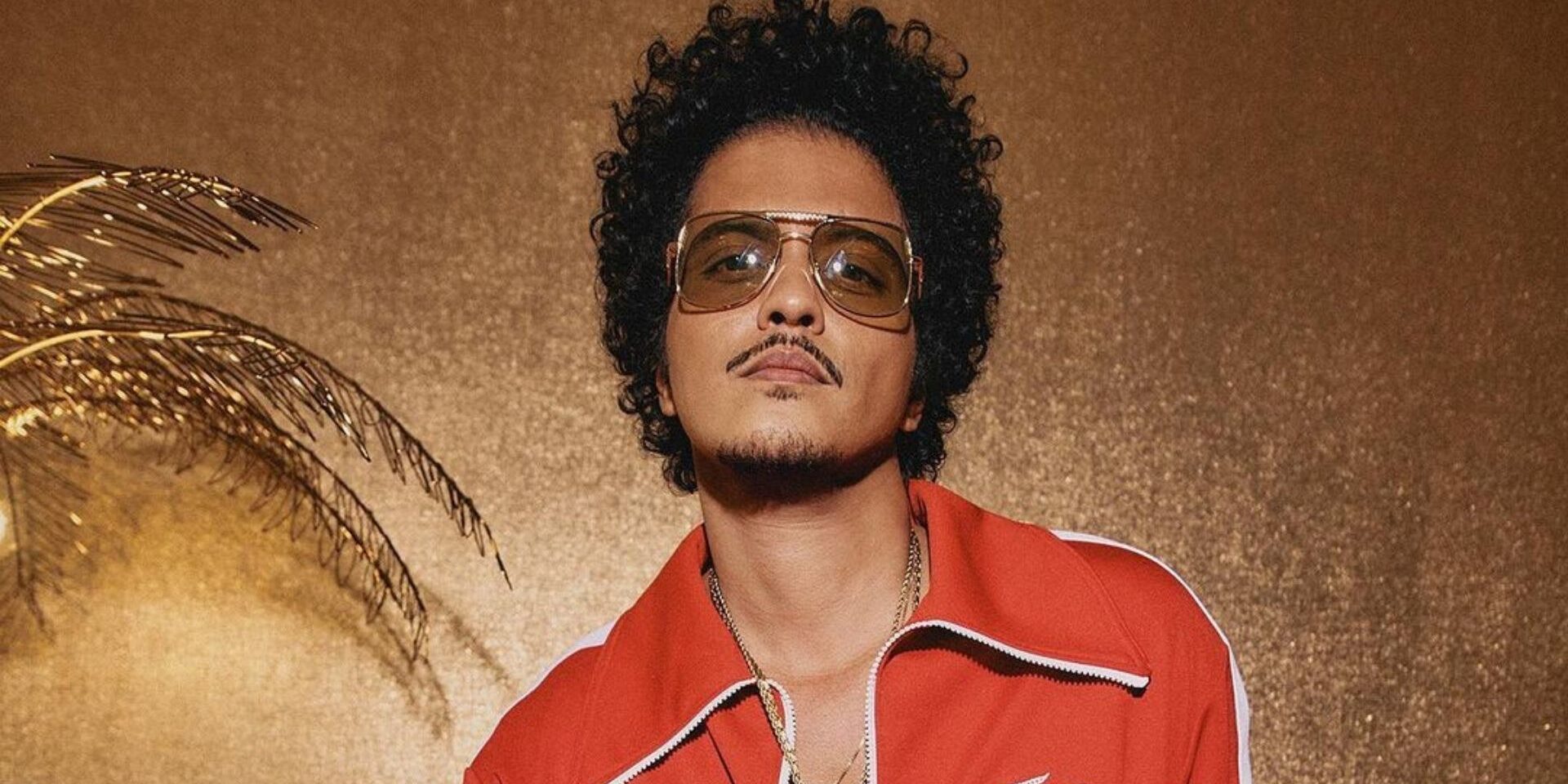 bruno mars Aunque ahora puede presumir de haberse consagrado como uno de los artistas más exitosos de la escena musical contemporánea, Bruno Mars reconoce abiertamente que su camino hacia el estrellato se vio plagado de dificultades, entre otras razones, por la confusión que existía entre los directivos de algunos sellos discográficos en torno a su origen étnico y cultural. Dichas dudas han sido claramente disipadas gracias al talento y originalidad de un artista que ha sabido, como nadie, homenajear a sus ídolos, vivir de la fusión de estilos y crear auténticas obras maestras musicales.