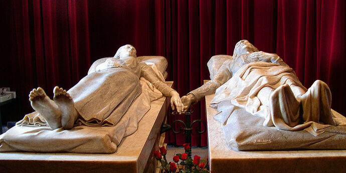 Los-Amantes-de-Teruel-Escultura-de-Juan-de-Avalos-con-las-dos-figuras-de-Diego-de-Marcilla-e
