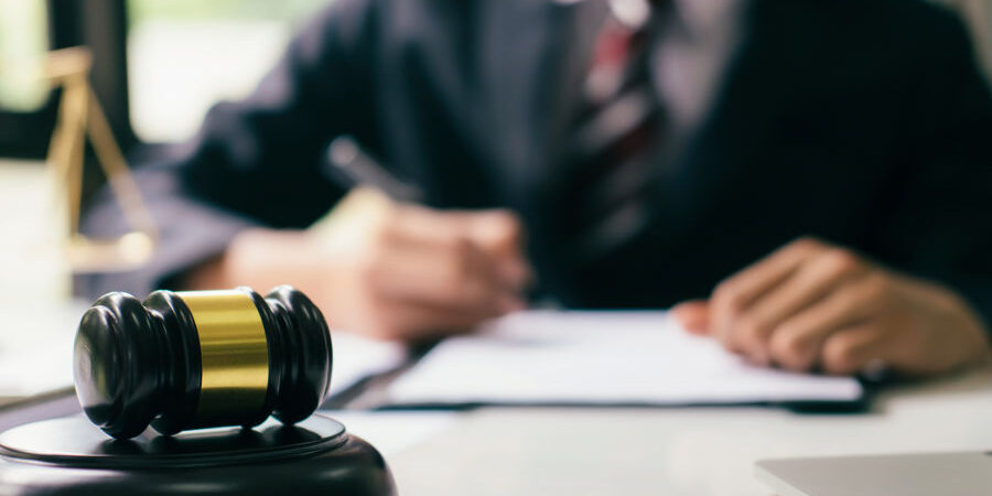 derecho-a-la-defensa.-esa-regulado-en-la-Constitucion-Espanola-articulo-24 (1)