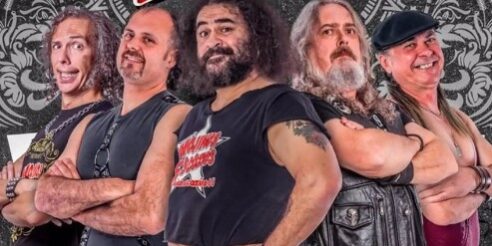 Mojinos Escozíos es un grupo que nació del divertimento de sus componentes, en un principio lo único que pretendían era pasárselo bien, de ahí que todas las letras estuvieran compuestas en clave de humor. Renegados de los heavys y repudiado por los poperos, el grupo siempre se ha caracterizado por hacer un hard rock impresionante, donde las guitarras tienen mucho protagonismo, así como la contundencia de la batería que en ocasiones roza la perfección. Mojinos ha sido el único grupo que ha tenido una visión distinta del rock en este país, cansados de letras satánicas y rebuscadas, ya era hora que se le diera otro aire al rock en España. Muchas gracias.