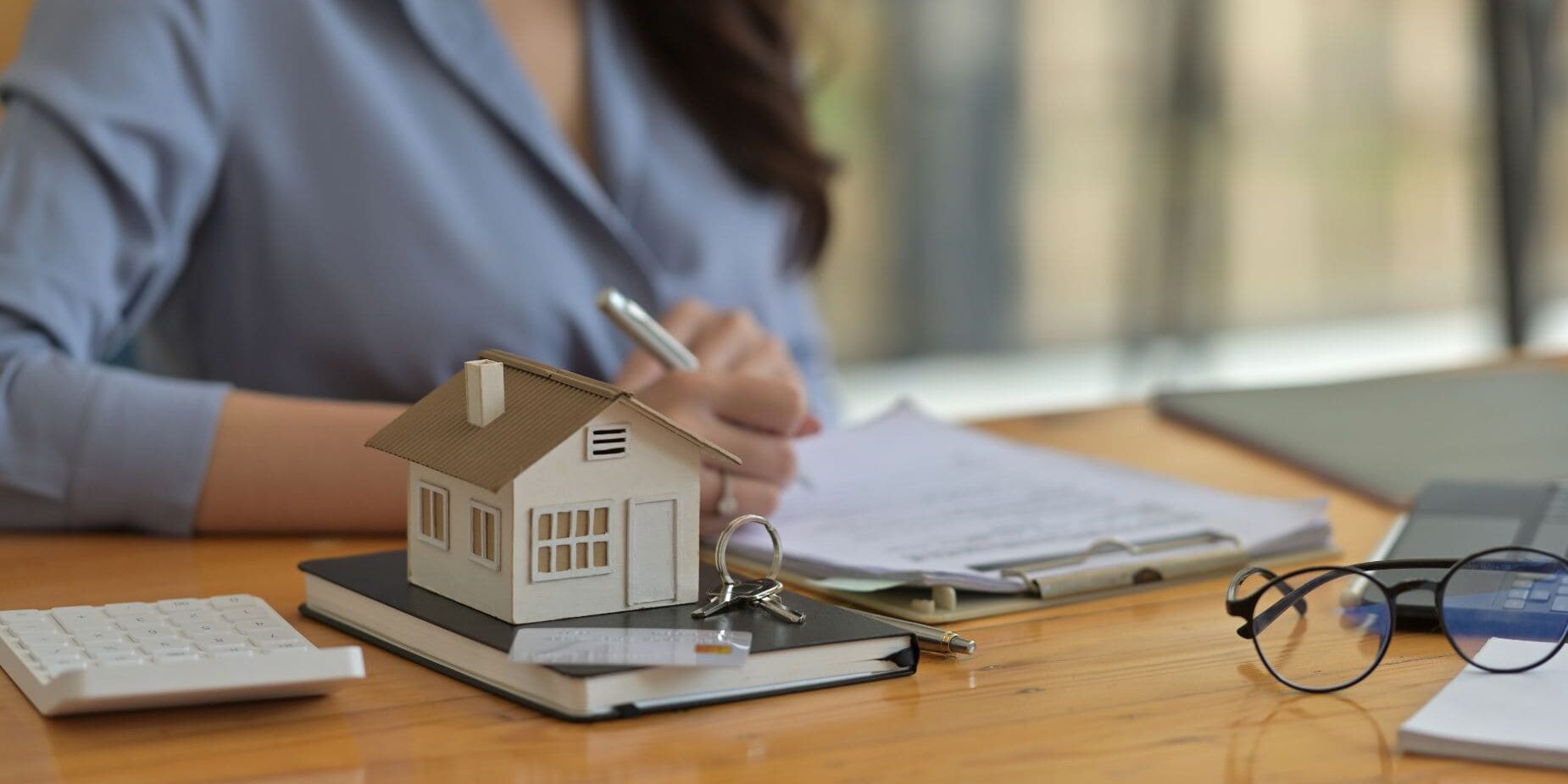 Firmar-una-hipoteca-conlleva-una-serie-de-responsabilidades-1