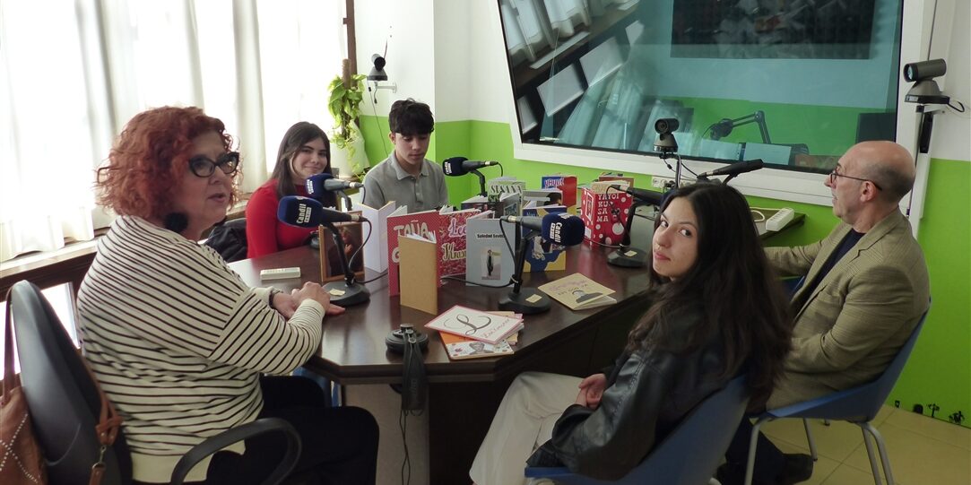 sonrisa mujeres artistas libros azcona